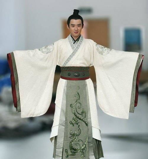 你會(huì)穿上穿漢服出門(mén)嗎,有好多人穿起了傳統(tǒng)服飾